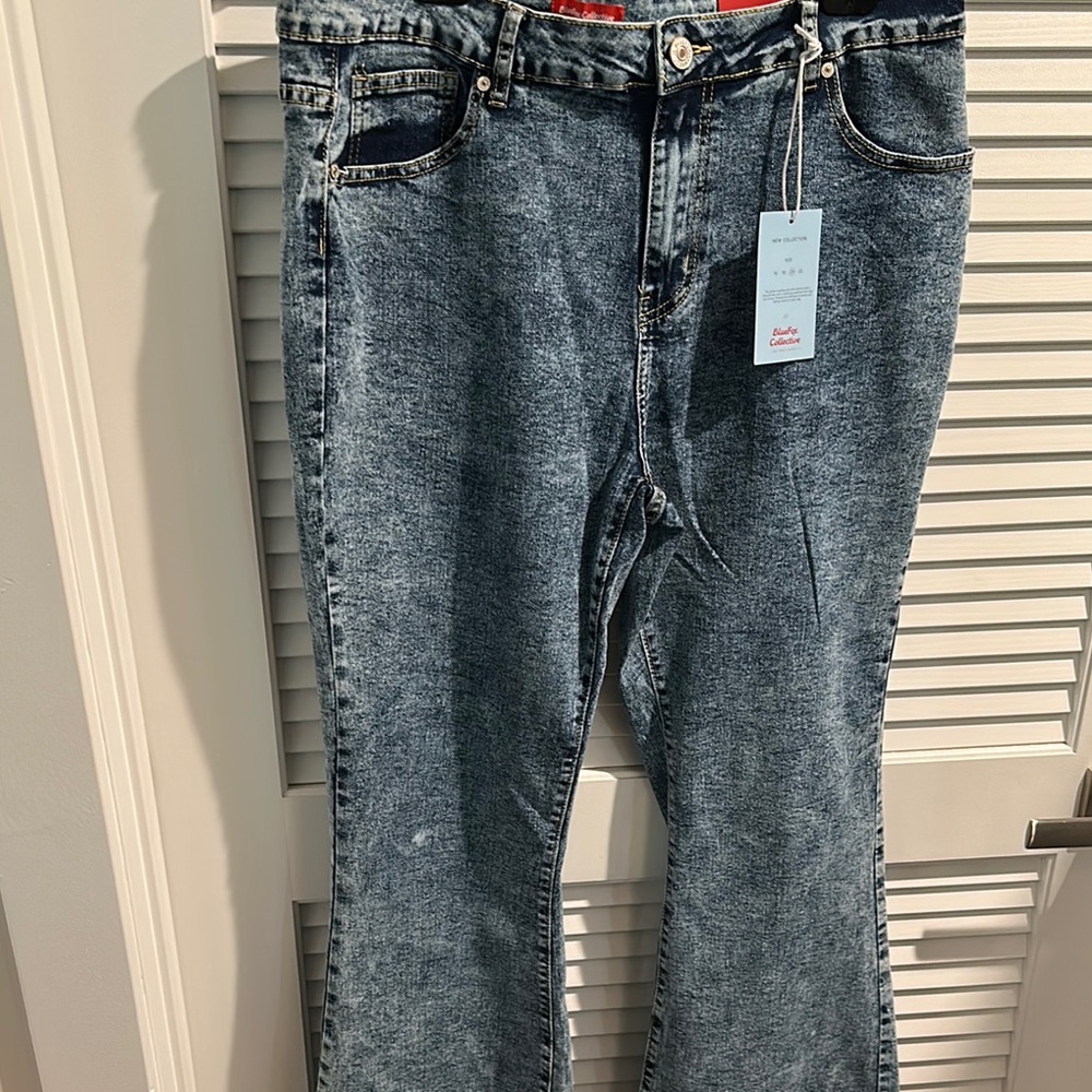 NWT Blue Fox Collective Mid Rise Flare Fit Jeans with Five Pockets. Size 18